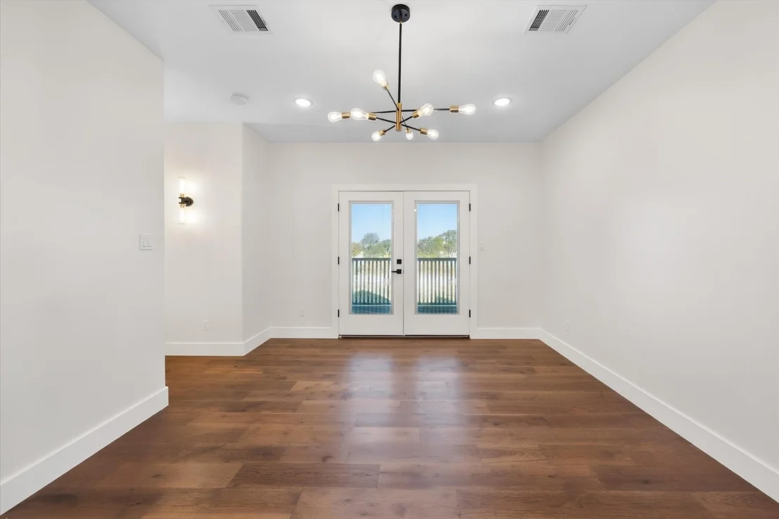 Photo of 554 Shoreside Drive