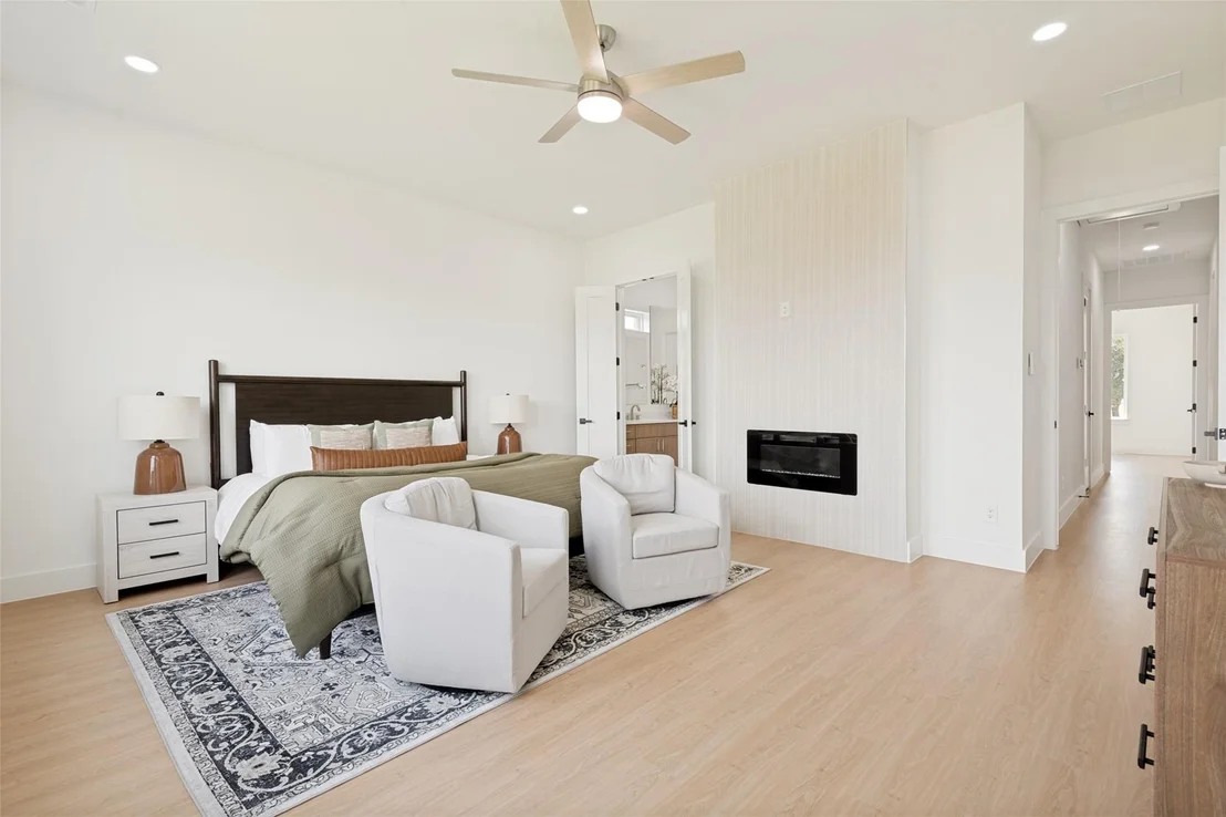 Photo of 1104 Devonshire Drive N