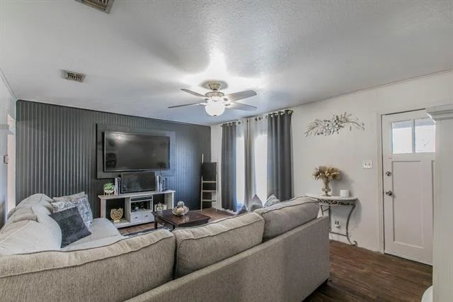Photo of 108 N Lakeview Drive