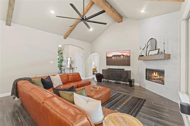 Photo of 916 Silverleaf Drive