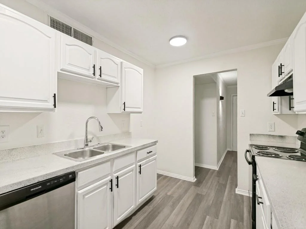 Photo of 905 Hawthorne Drive
