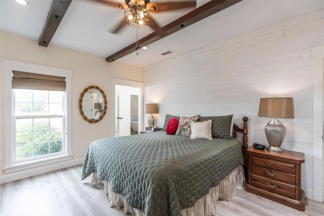 Photo of 582 Clark Road