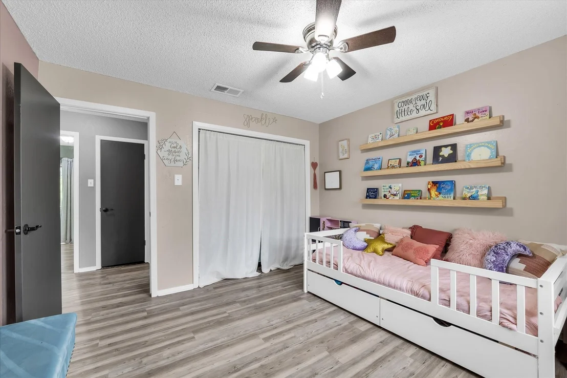 Photo of 913 Montclair Drive