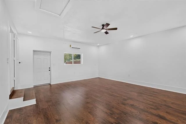 Photo of 550 Glen Oaks Boulevard