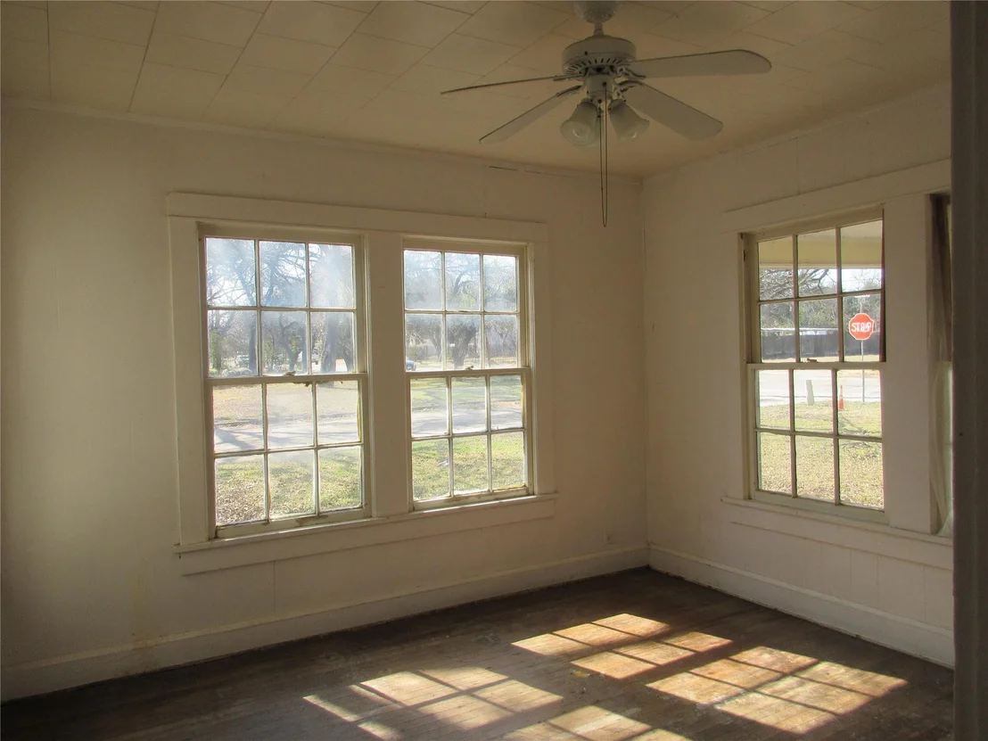Photo of 916 Ward