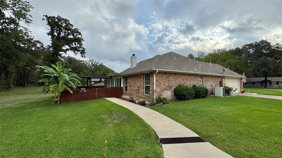Photo of 115 Meadowood Road