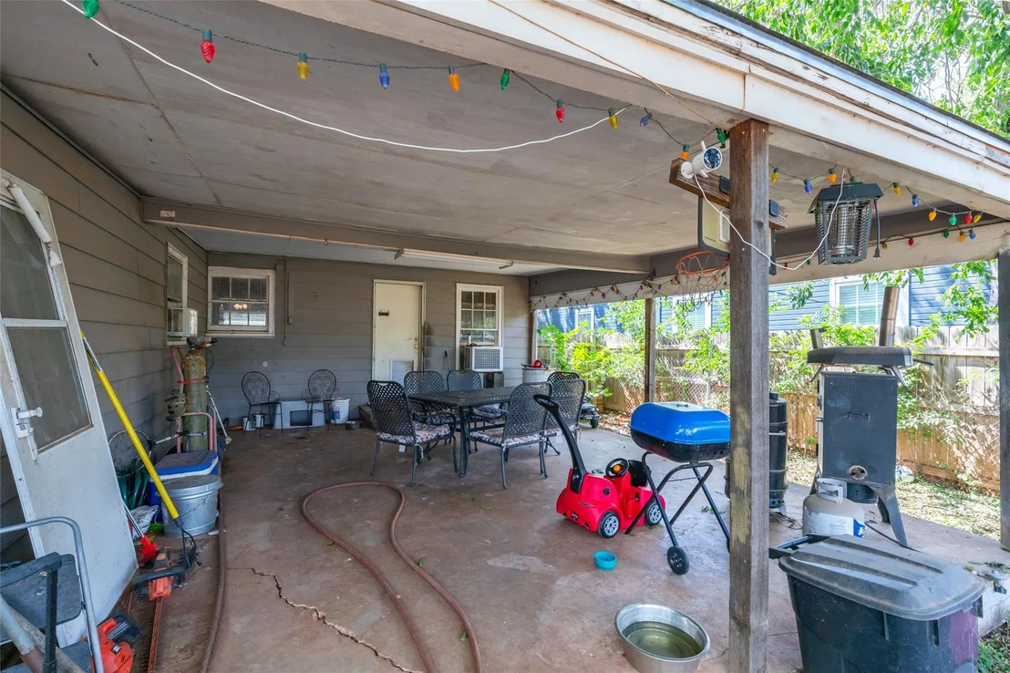 Photo of 1633 Shelton Street