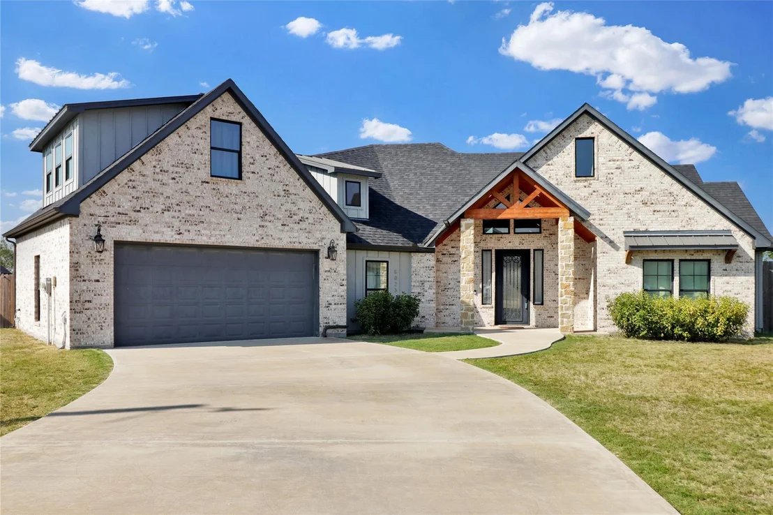 Photo of 8023 Pennington
