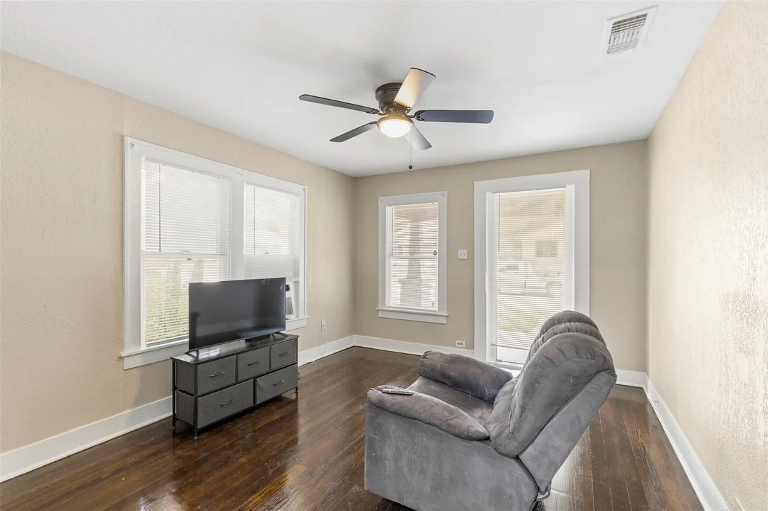 Photo of 3227 Spring Avenue