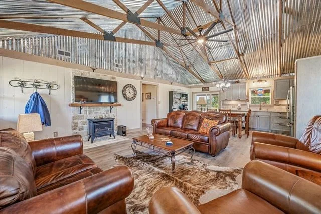 Photo of 1271 Private 2120 Road