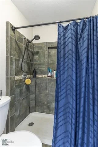 Photo of 1070 Larned Lane