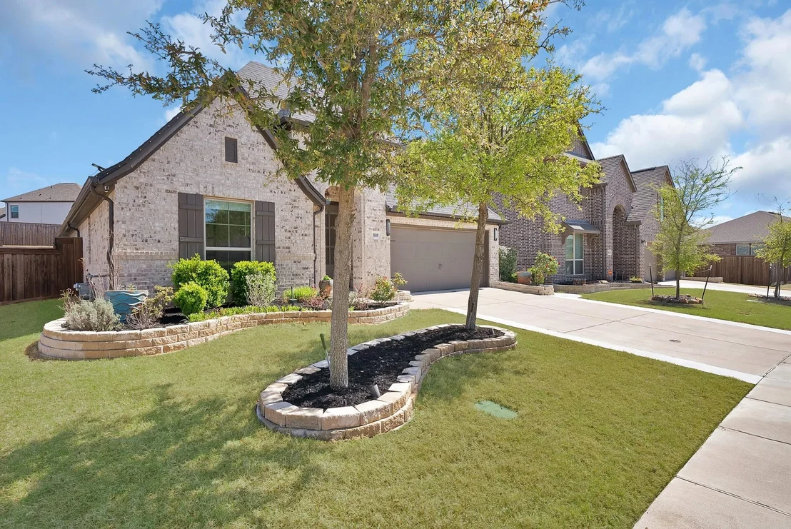 Photo of 808 Knoxbridge Road