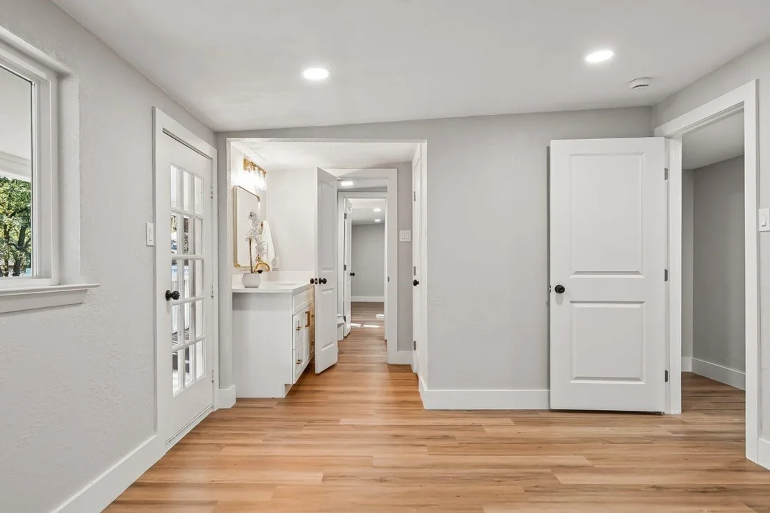Photo of 2872 Hurstview Drive