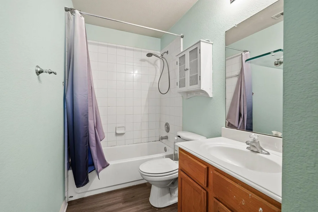 Photo of 704 Acacia Drive