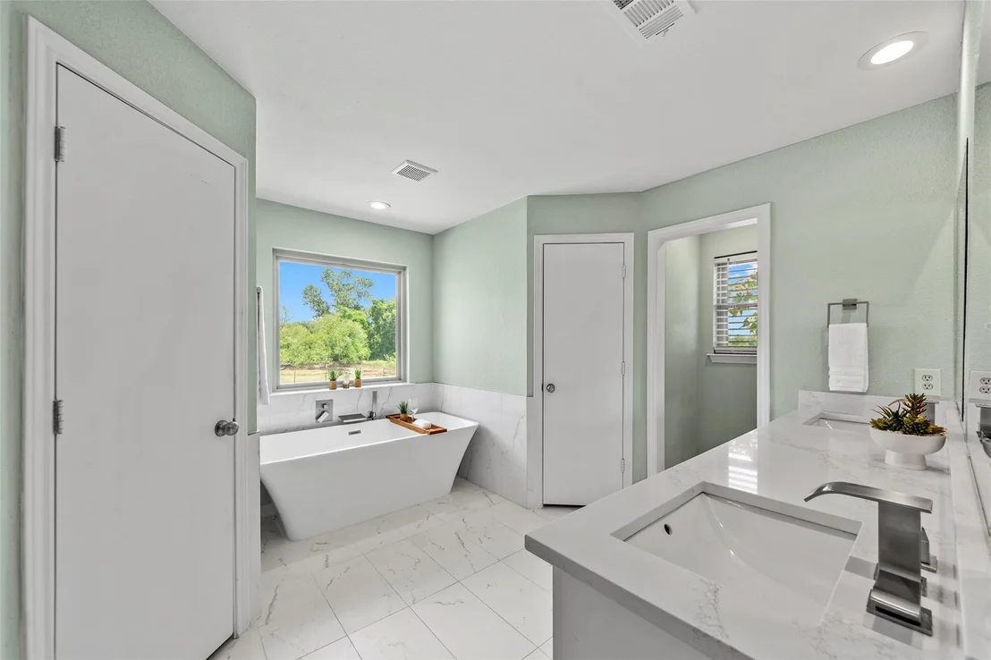 Photo of 16612 Scenic Circle