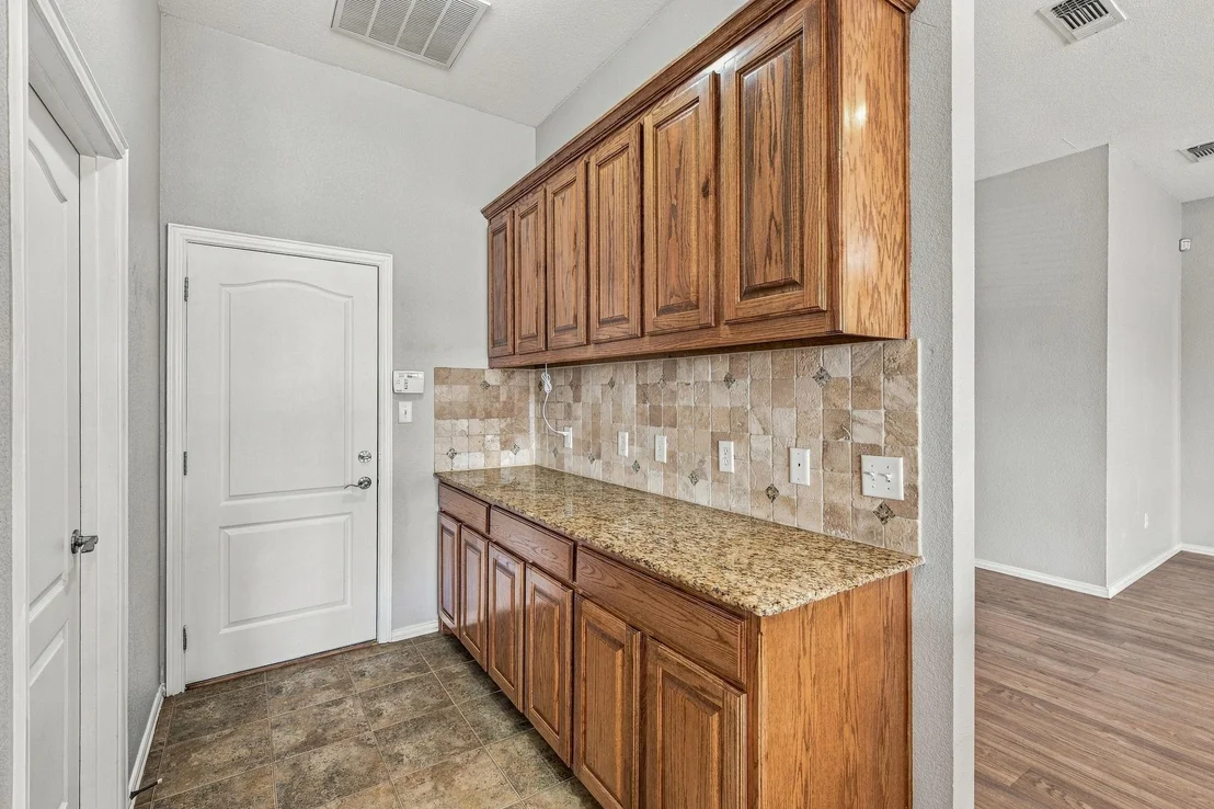 Photo of 914 Winding Road
