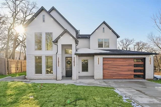 Photo of 1704 Highland Drive W