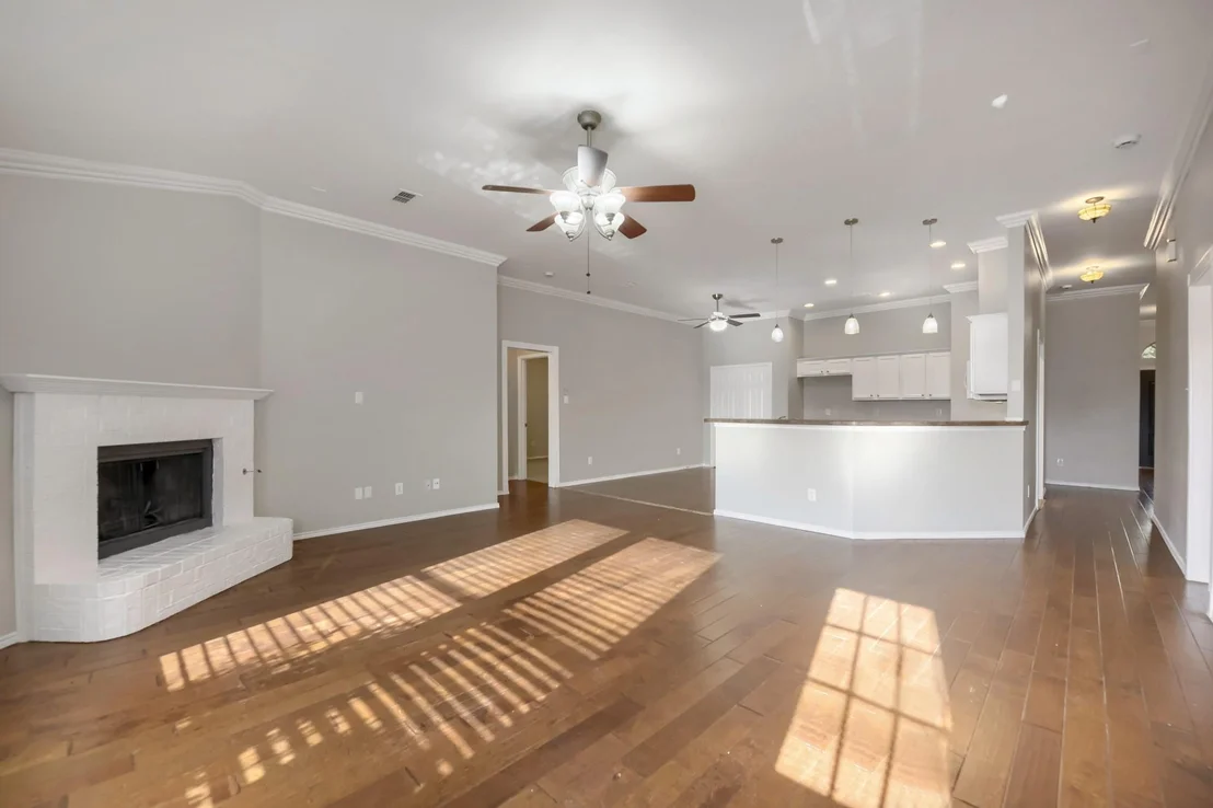Photo of 915 Hidden Oaks Drive