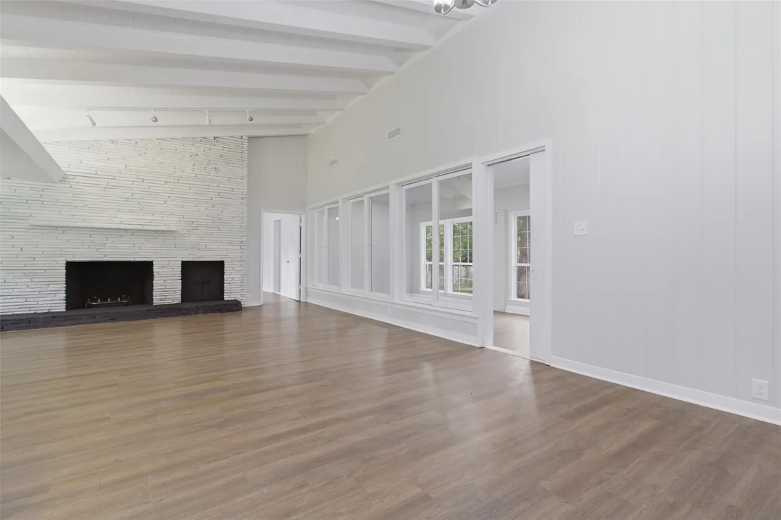 Photo of 325 Sunset Boulevard