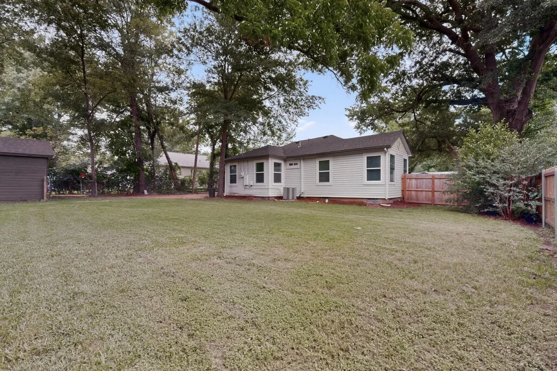 Photo of 405 Elm Drive