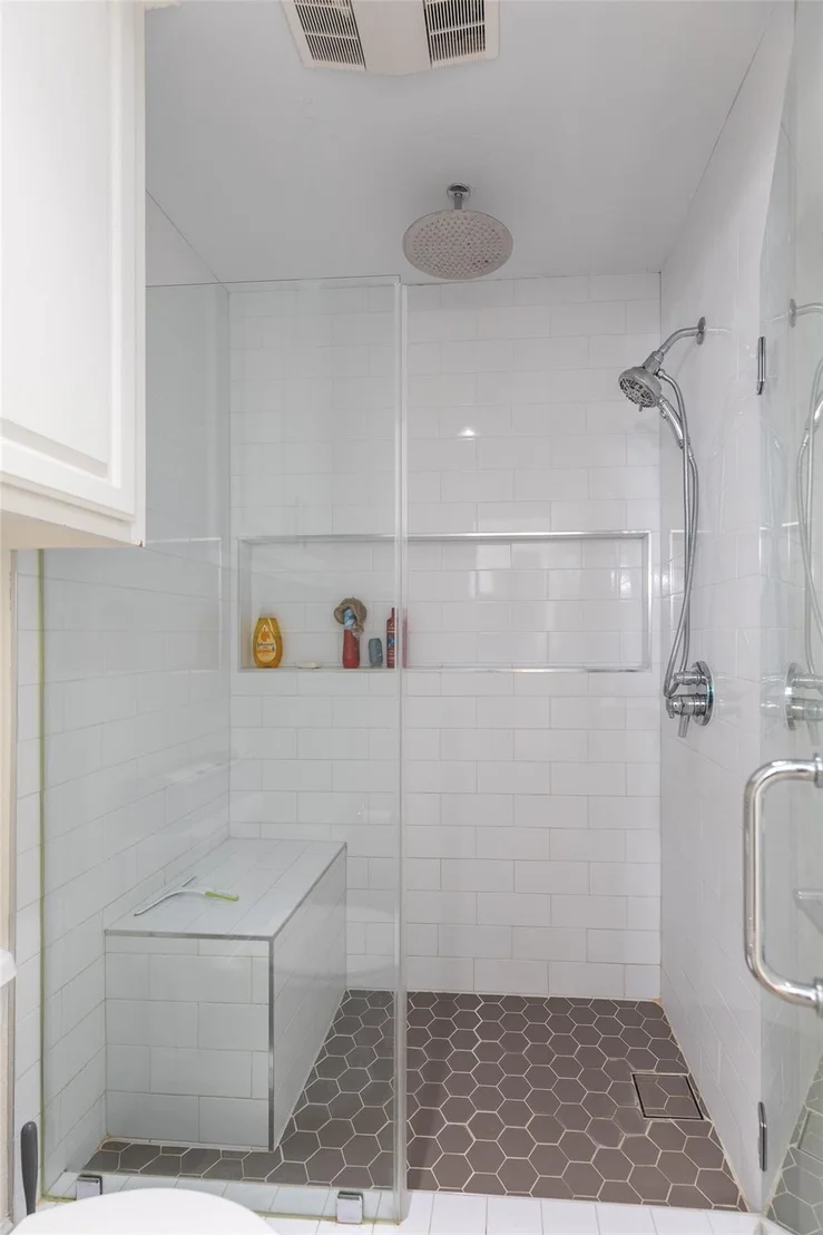 Photo of 582 Clark Road