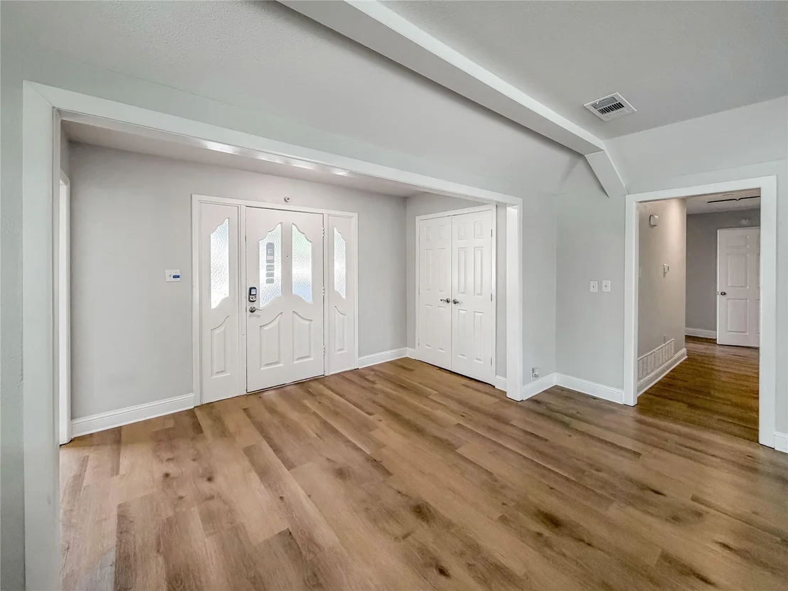 Photo of 100 W Pleasantview Drive