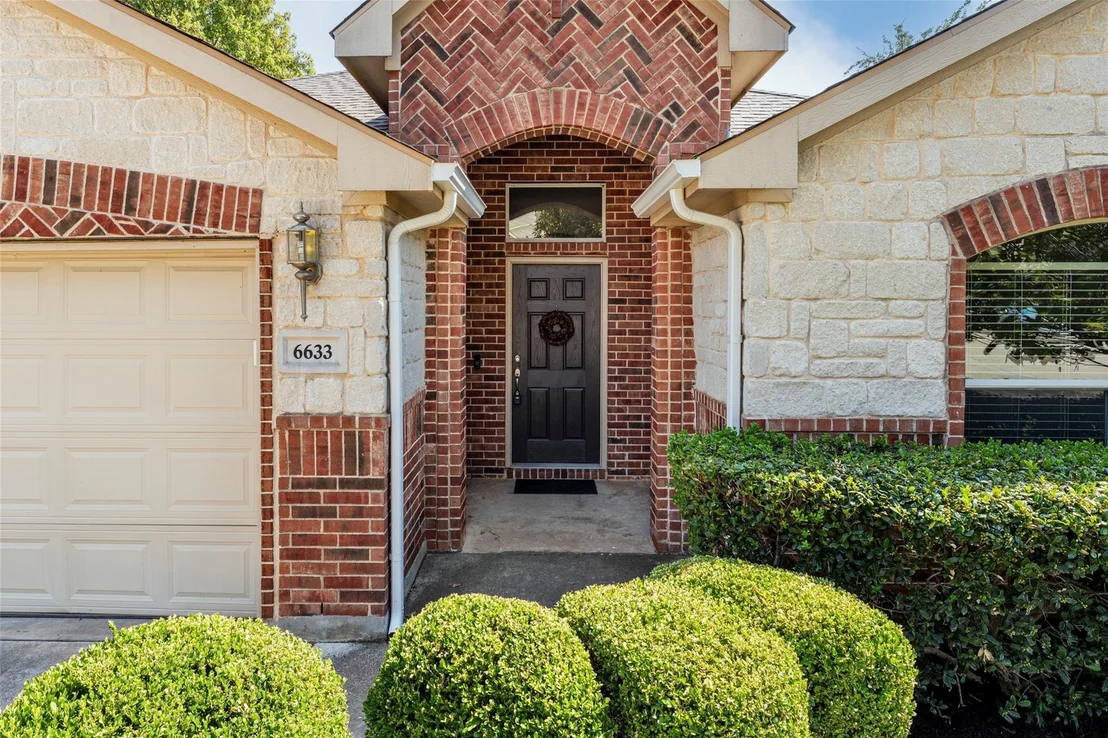 Photo of 6633 Chalk River Drive