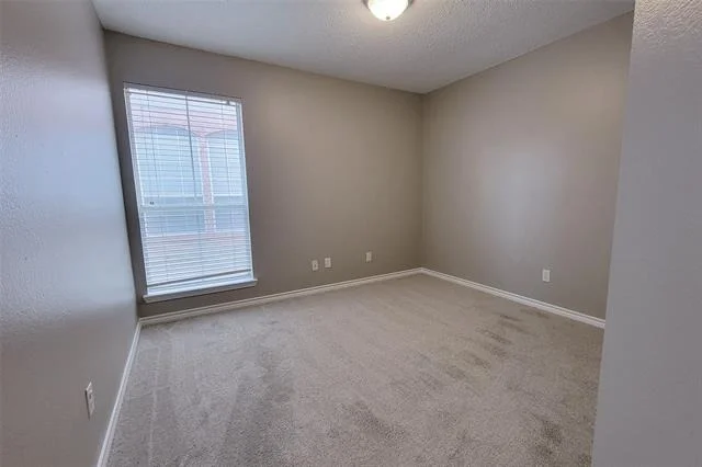 Photo of 1604 Knoll Ridge Circle