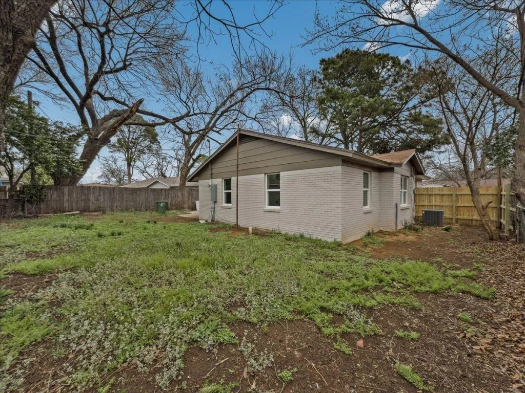 Photo of 802 Nl Robinson Drive