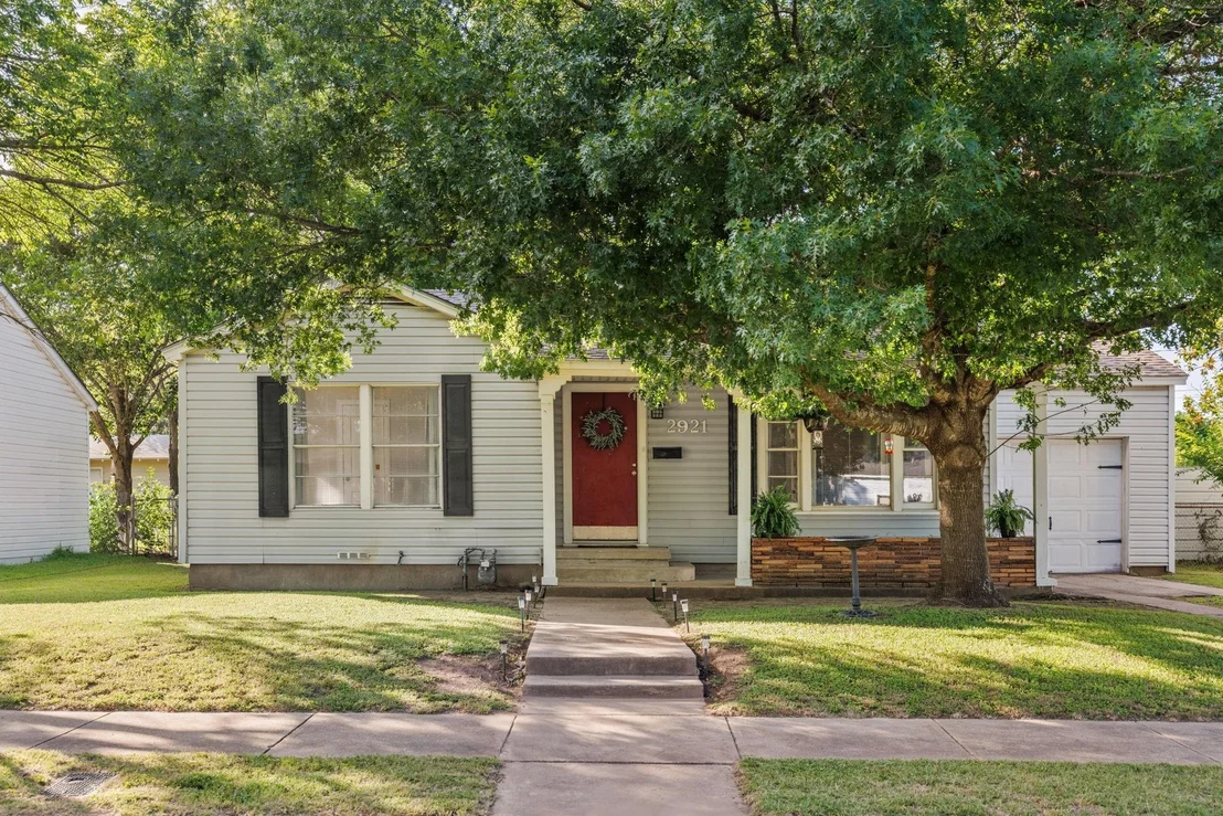 Photo of 2921 Summer Avenue