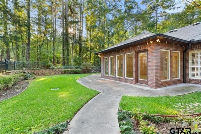 Photo of 1620 Brookhollow Drive