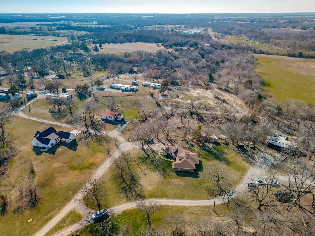 Photo of 2111 Private Road 5499