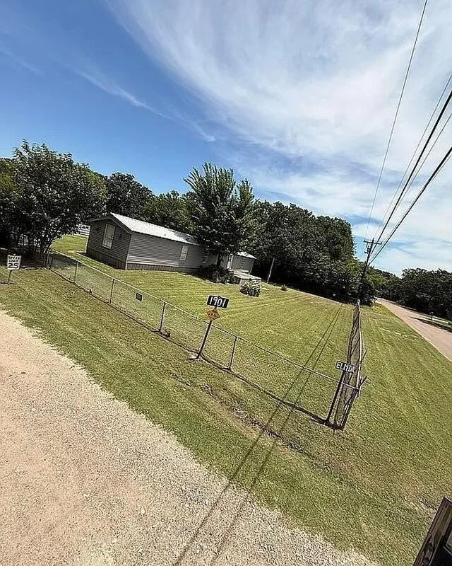 Photo of 1901 Elm Drive