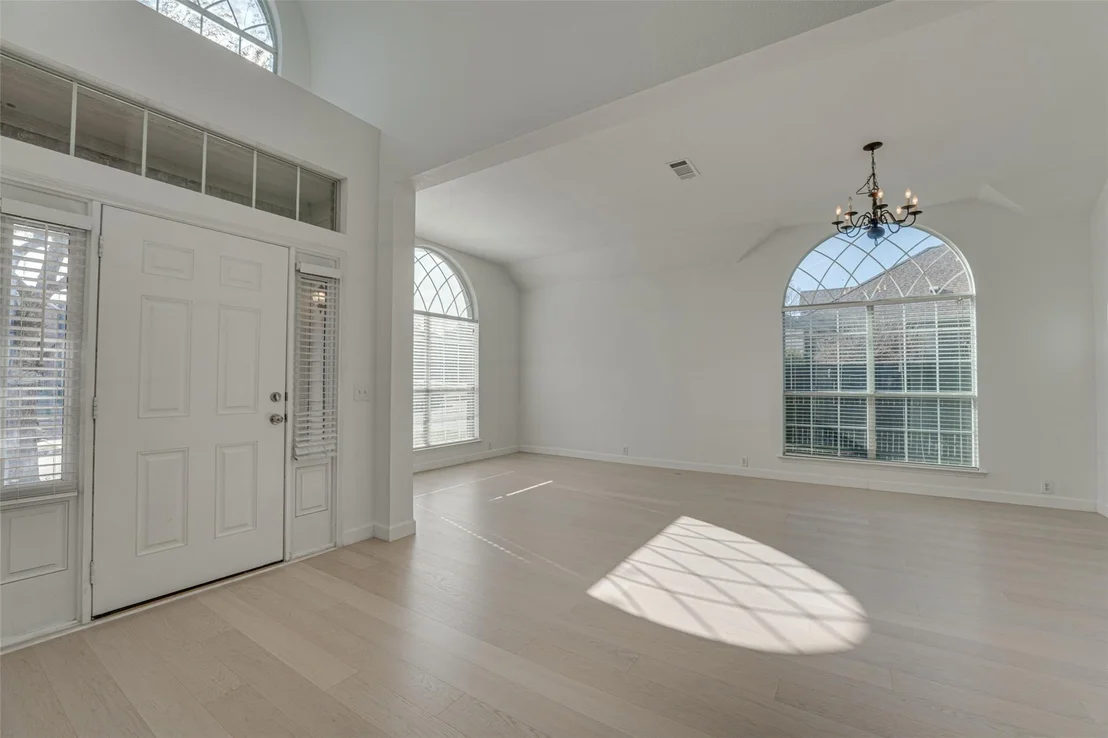 Photo of 558 Presidio Drive