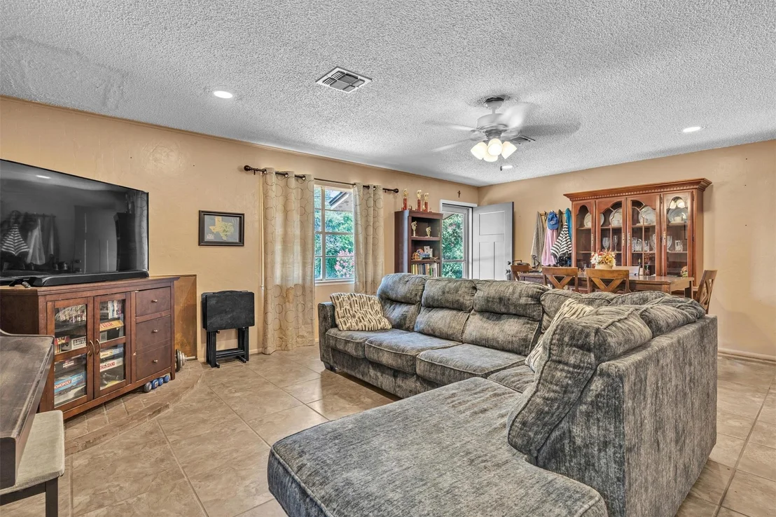 Photo of 190 Crowfoot Lane