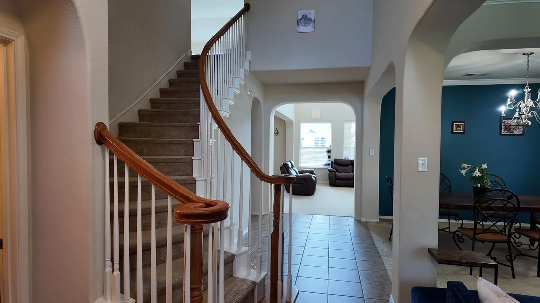 Photo of 421 Roundrock Lane