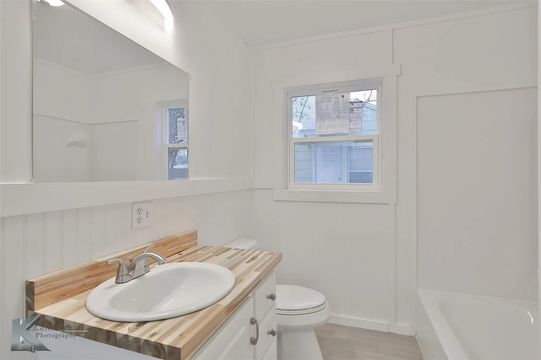 Photo of 2225 Russell Avenue