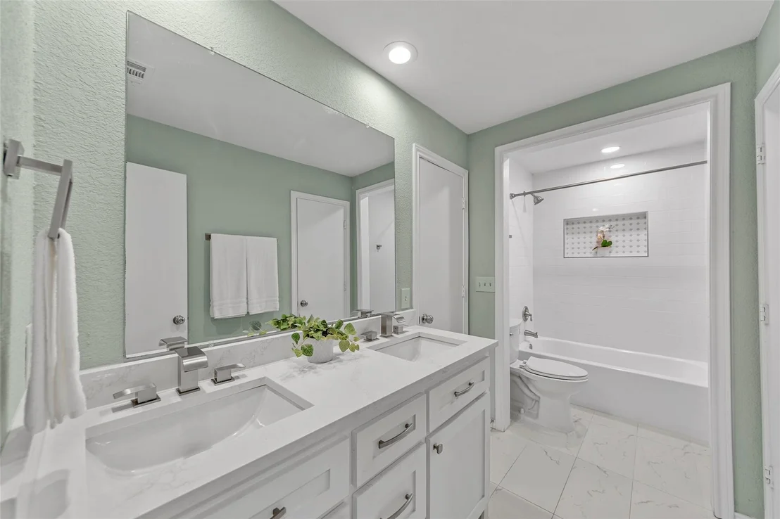 Photo of 16612 Scenic Circle