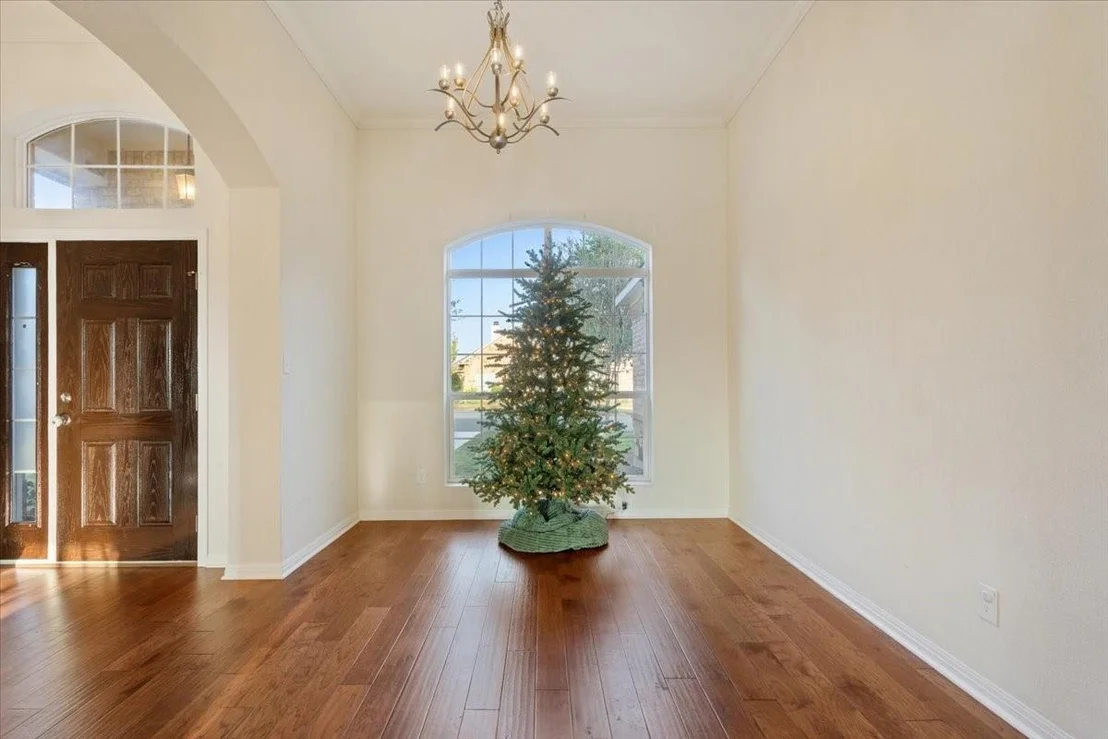 Photo of 900 Queen Elizabeth Drive