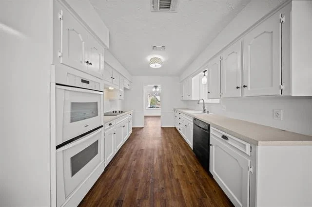 Photo of 203 Oak Forest Trail