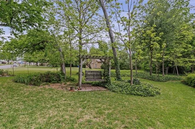 Photo of 805 Evelyn Drive