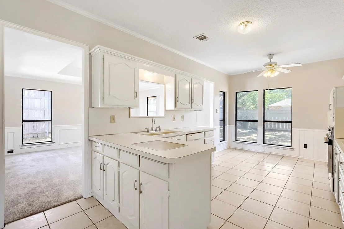 Photo of 2212 Oak Bluff Drive