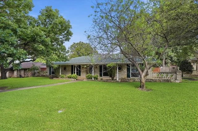 Photo of 1512 Cliffbrook Drive