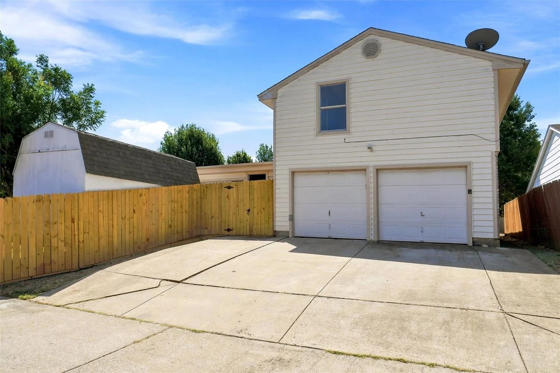 Photo of 1001 Flower Drive