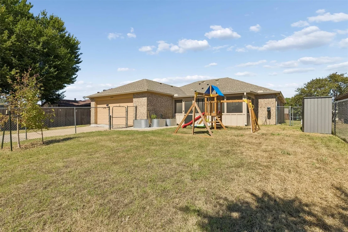 Photo of 8106 Woodside Road