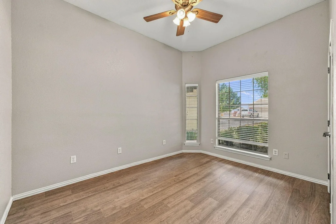 Photo of 914 Winding Road