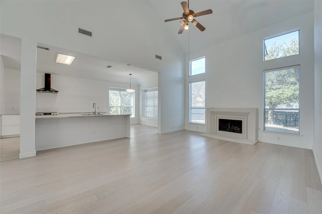 Photo of 558 Presidio Drive
