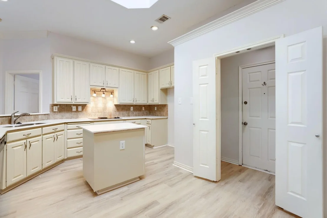 Photo of 8622 Forest Glen Drive