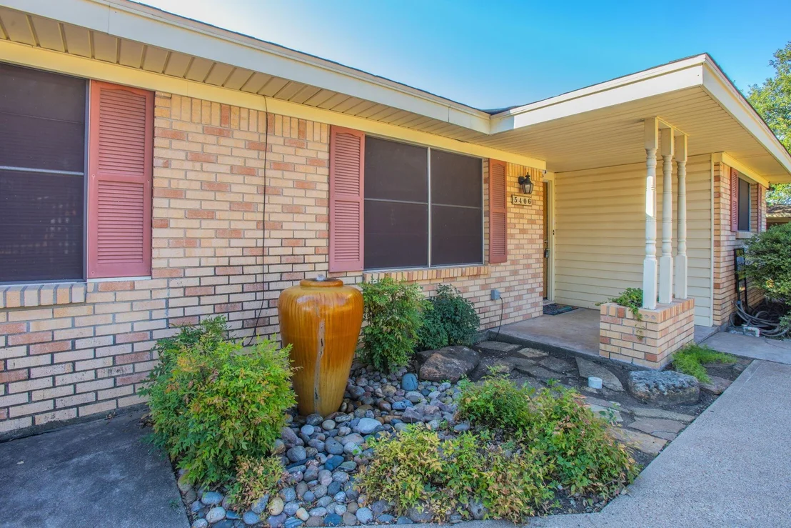Photo of 5406 Hawthorne Drive