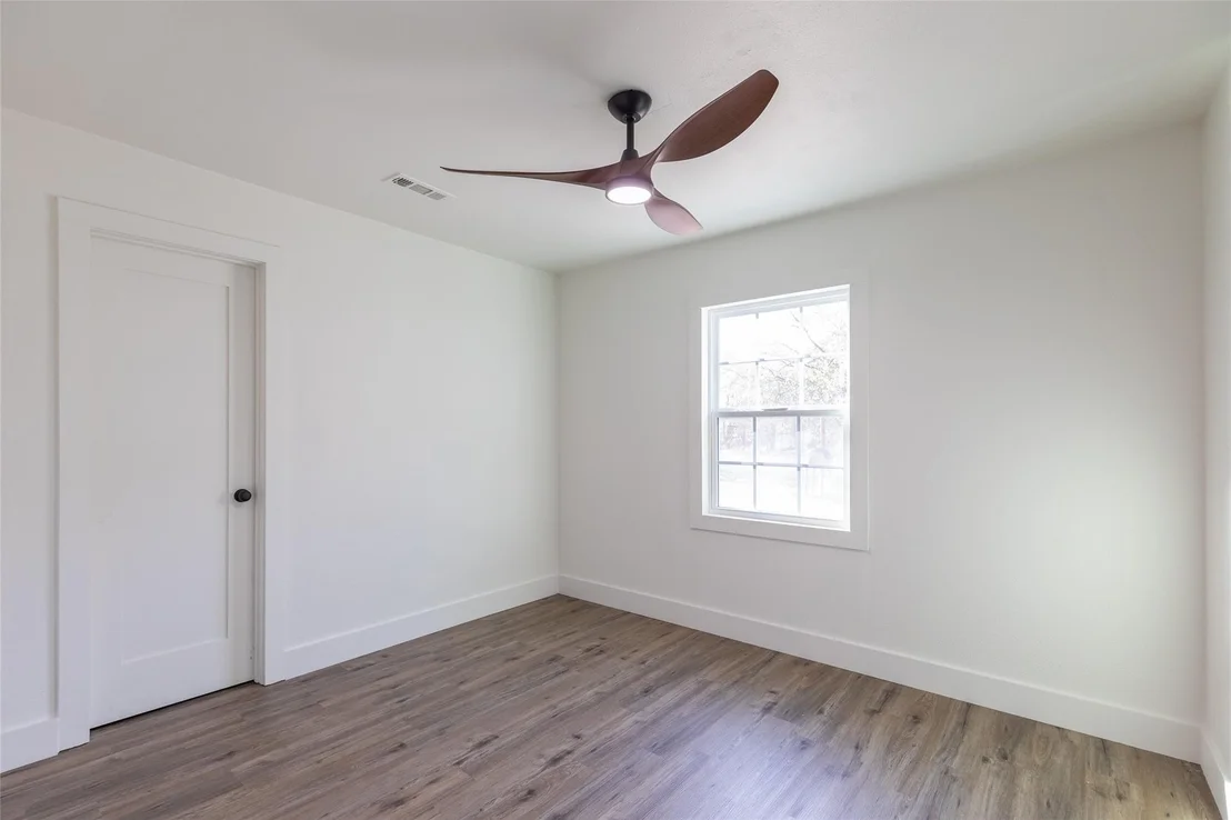 Photo of 909 Lane Avenue